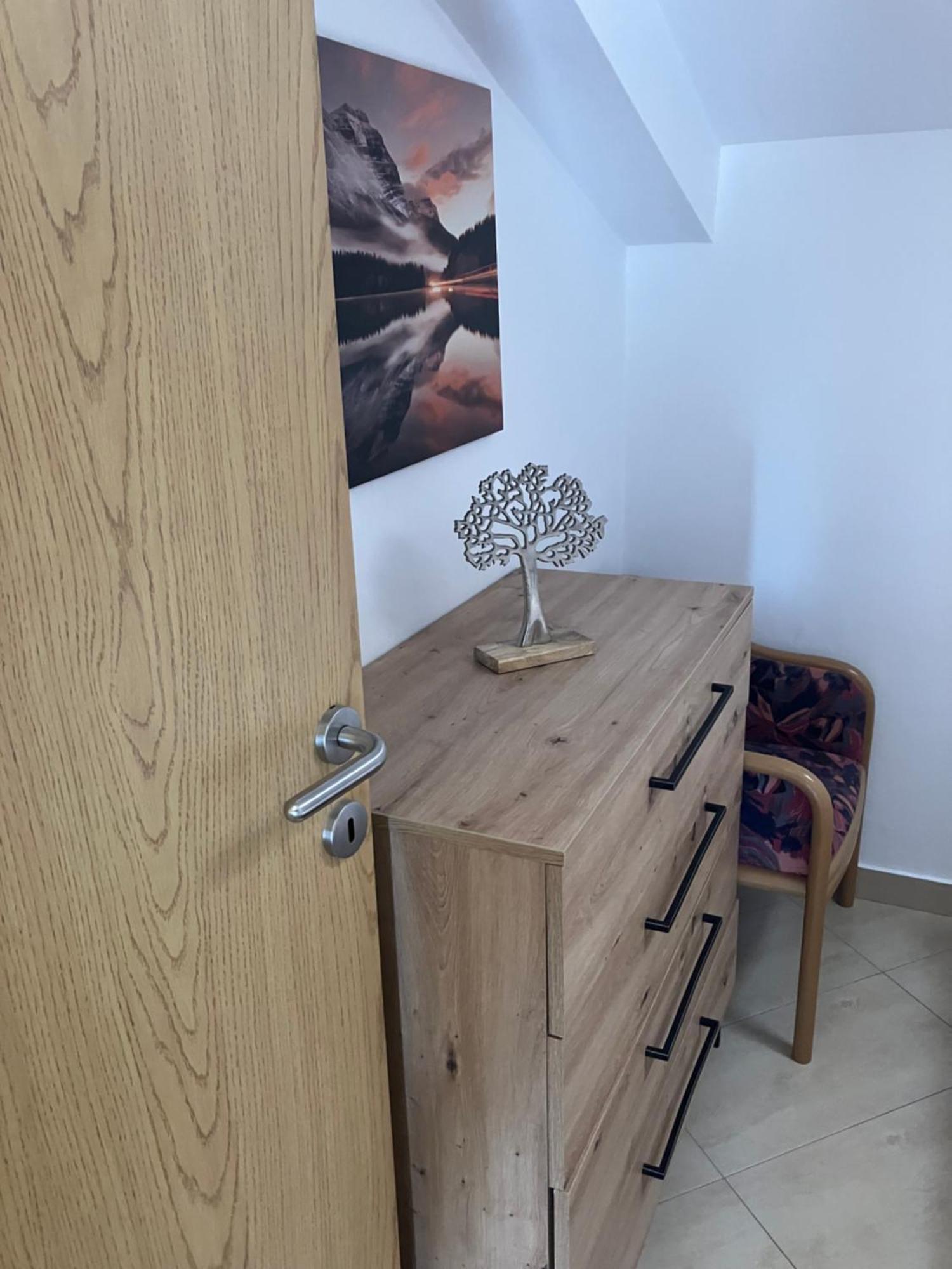 Apartman Voch Zambratija  Luaran gambar